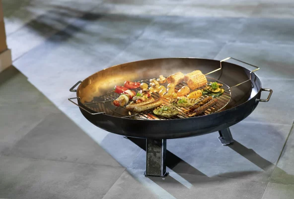 Grillrost mit Gemüse und Fleisch