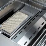 Detailfoto vom Brenner des Gasgrills