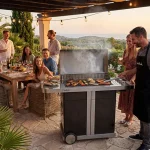 eine Freundesgruppe grillt gemeinsam am P1000