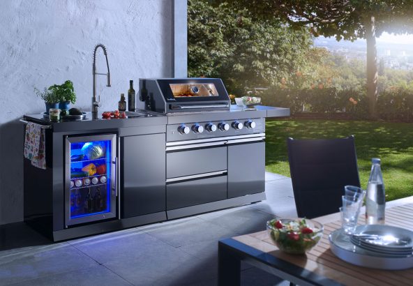 Outdoorküche Cambridge steht auf einer Terrasse